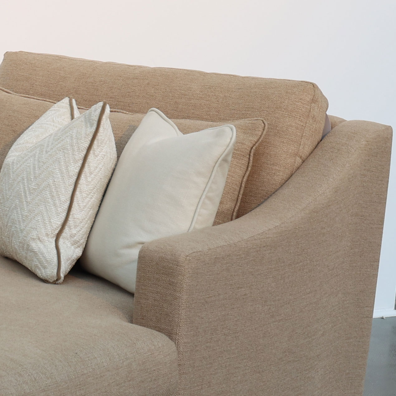 Hudson Day Chair in Sadie Cafe
