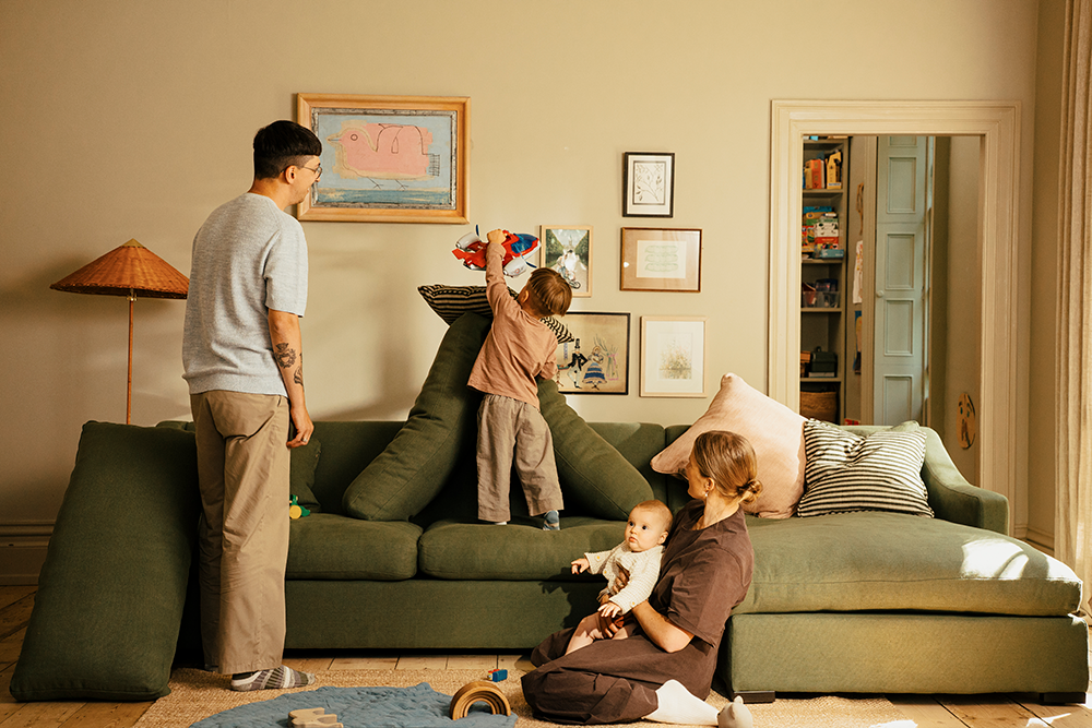 Sofia, Albert, Finn and Lily together on the Hudson Sofa in their family home.